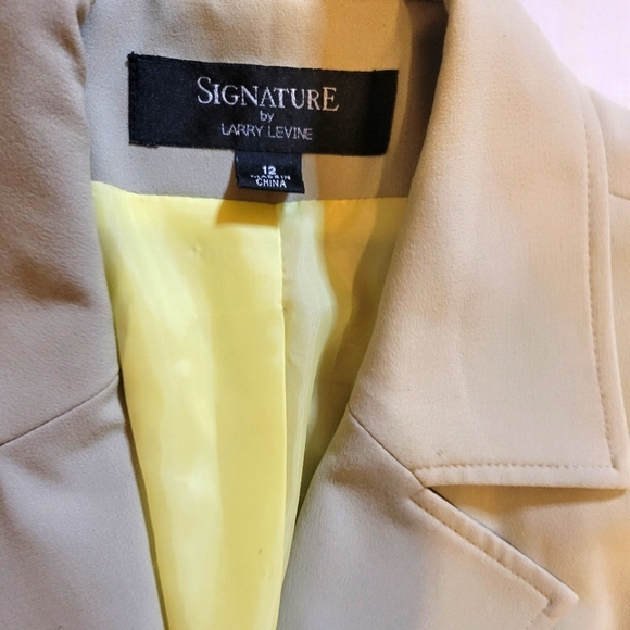 Signature By Larry Levine pantsuit. Olive. Belted jacket. Button closure. 4 pkts - Picture 5 of 5